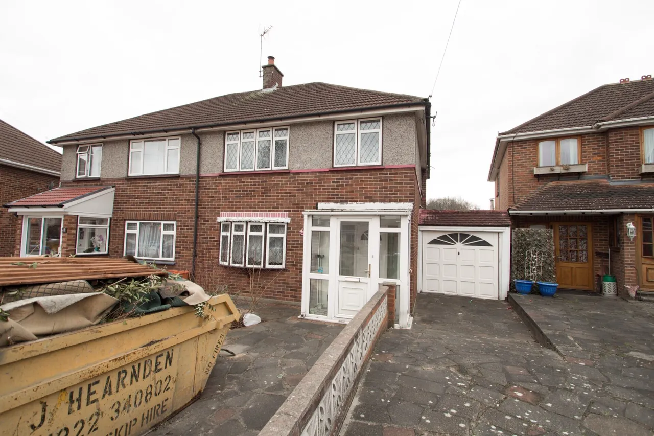 3 bed house for sale — Highbanks Close, Welling