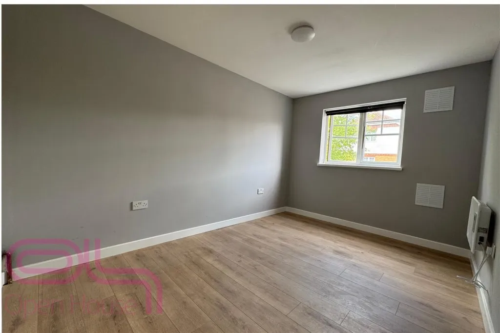 Newcombe Gardens, Hounslow, TW4, photo 5