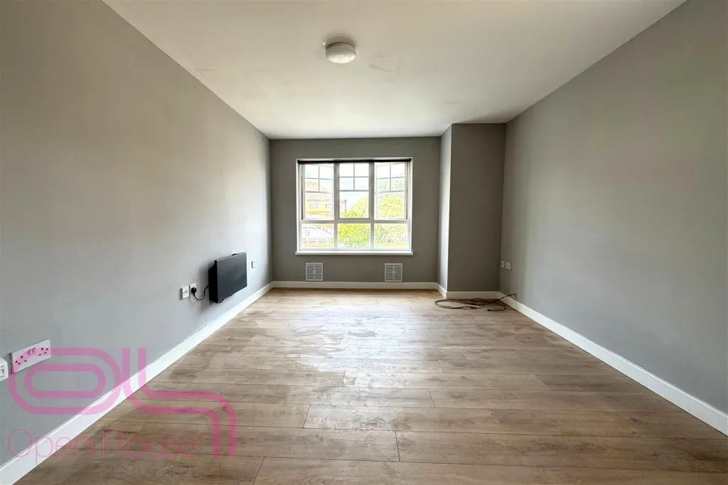 Newcombe Gardens, Hounslow, TW4, photo 3