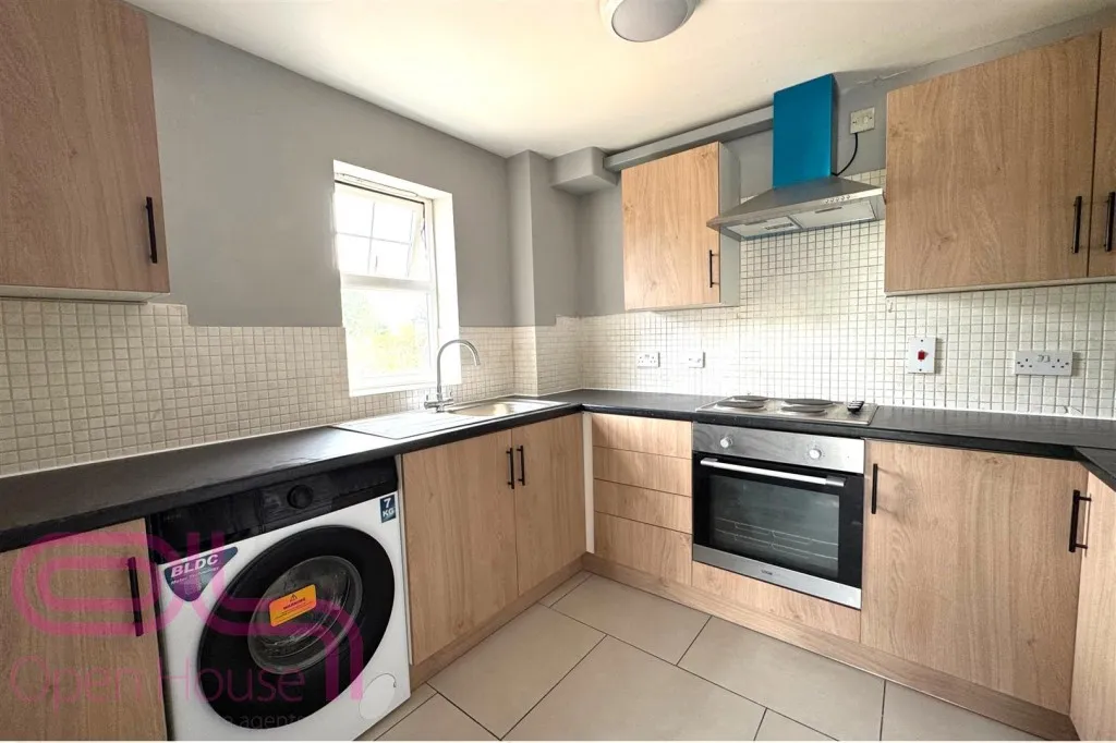 2 bed flat to rent, Newcombe Gardens, Hounslow, TW4