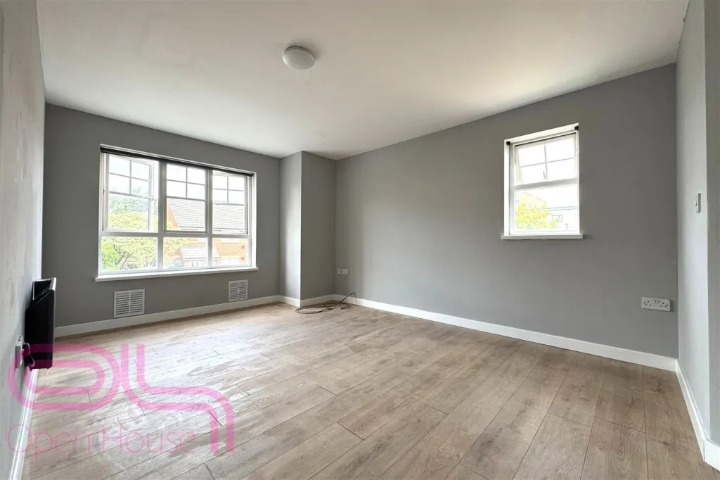 Newcombe Gardens, Hounslow, TW4, photo 2