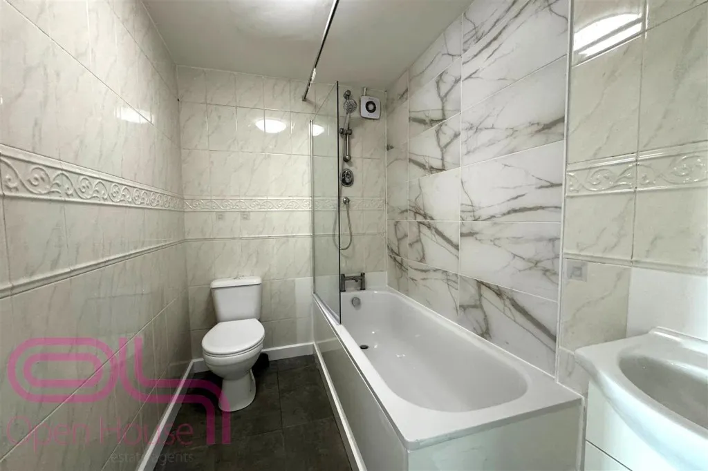 Newcombe Gardens, Hounslow, TW4, photo 4