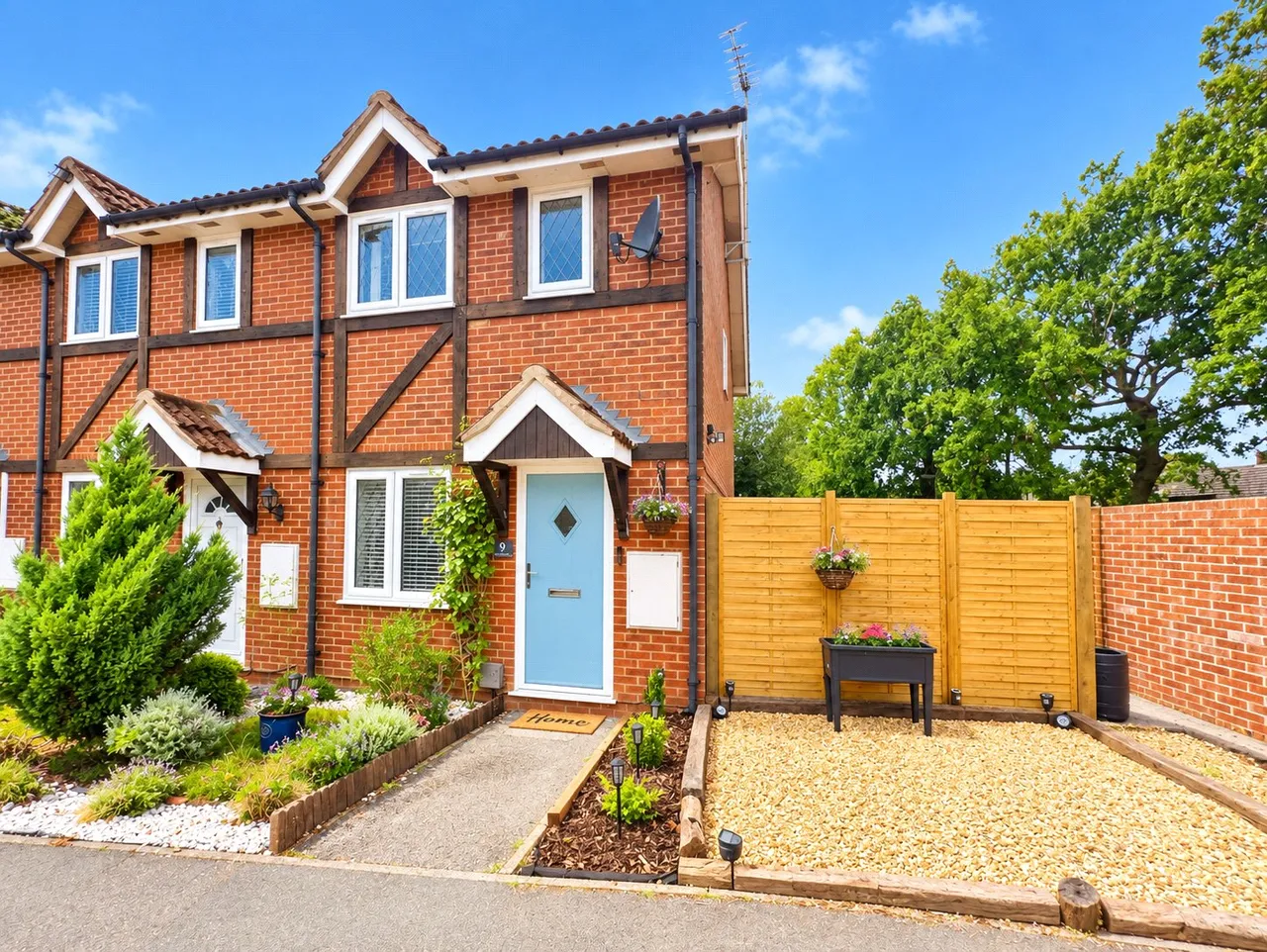 2 bed house for sale — The Orchard, Lightwater, Surrey, GU18 5YS