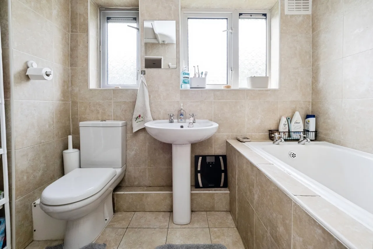 Croft Lodge Close, Woodford Green, IG8, photo 12