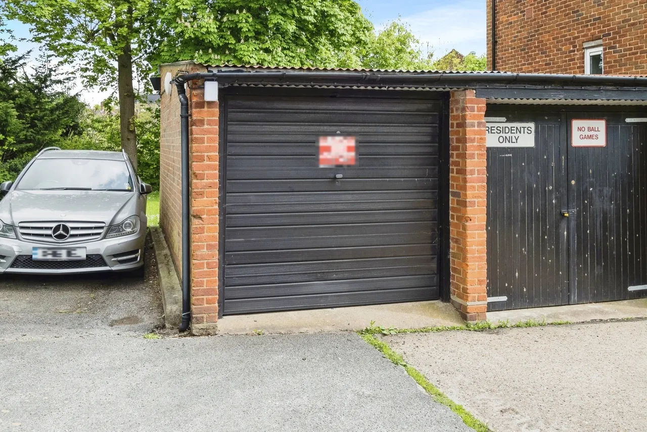 Croft Lodge Close, Woodford Green, IG8, photo 17