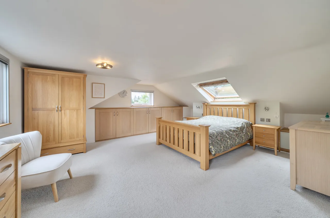 Carlyon Close, Farnborough, Hampshire, GU14 7BX, photo 6