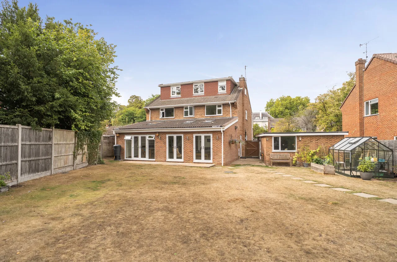 Carlyon Close, Farnborough, Hampshire, GU14 7BX, photo 12