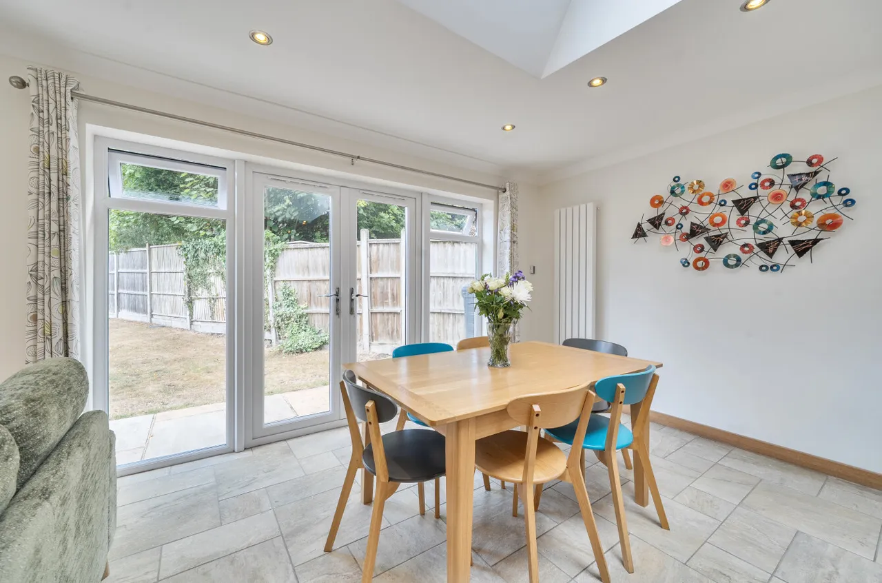 Carlyon Close, Farnborough, Hampshire, GU14 7BX, photo 4