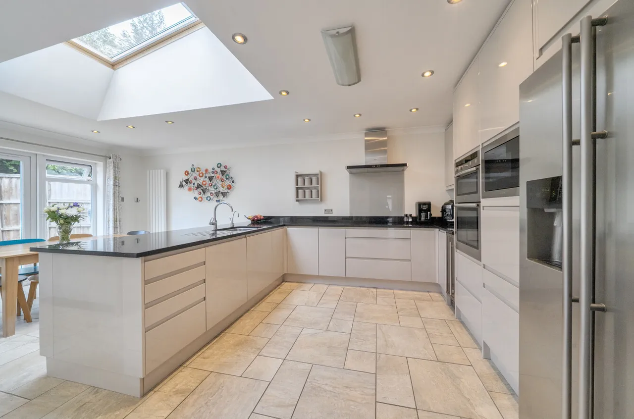 Carlyon Close, Farnborough, Hampshire, GU14 7BX, photo 2