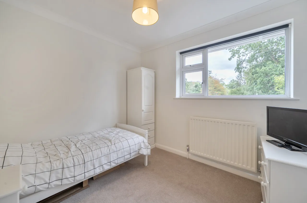Carlyon Close, Farnborough, Hampshire, GU14 7BX, photo 26