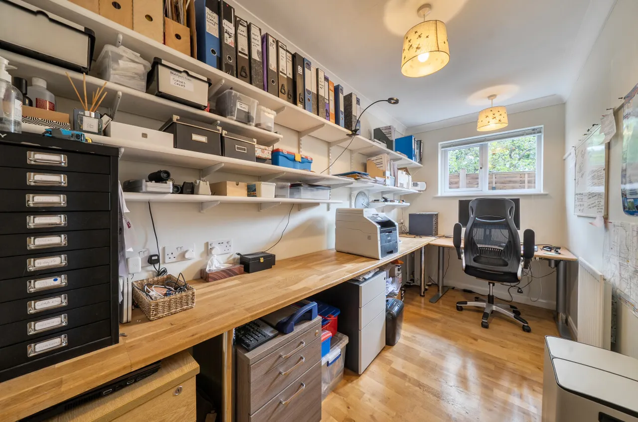 Carlyon Close, Farnborough, Hampshire, GU14 7BX, photo 21
