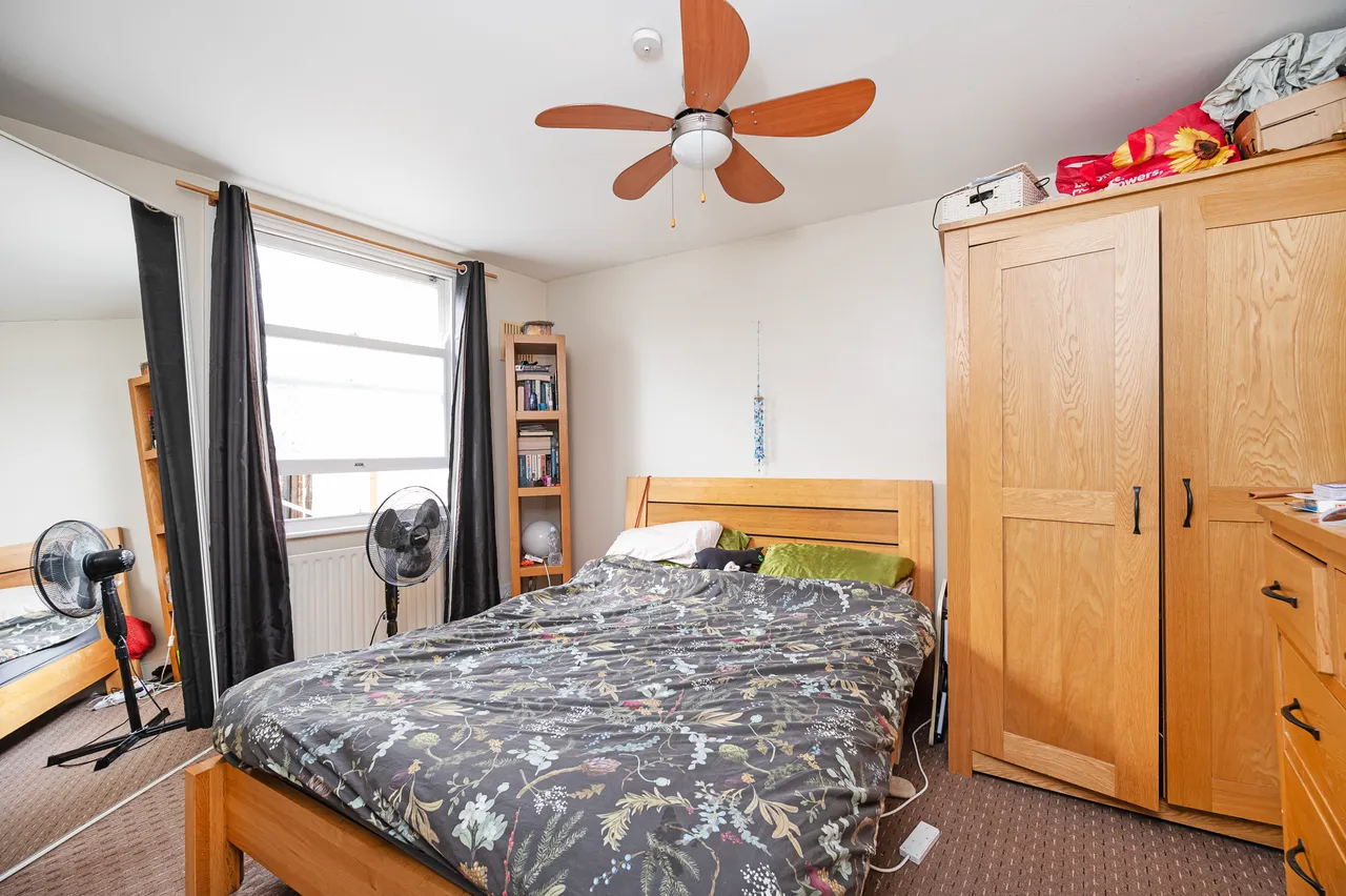 Flat 2, 239 Bow Common Lane, London, photo 3