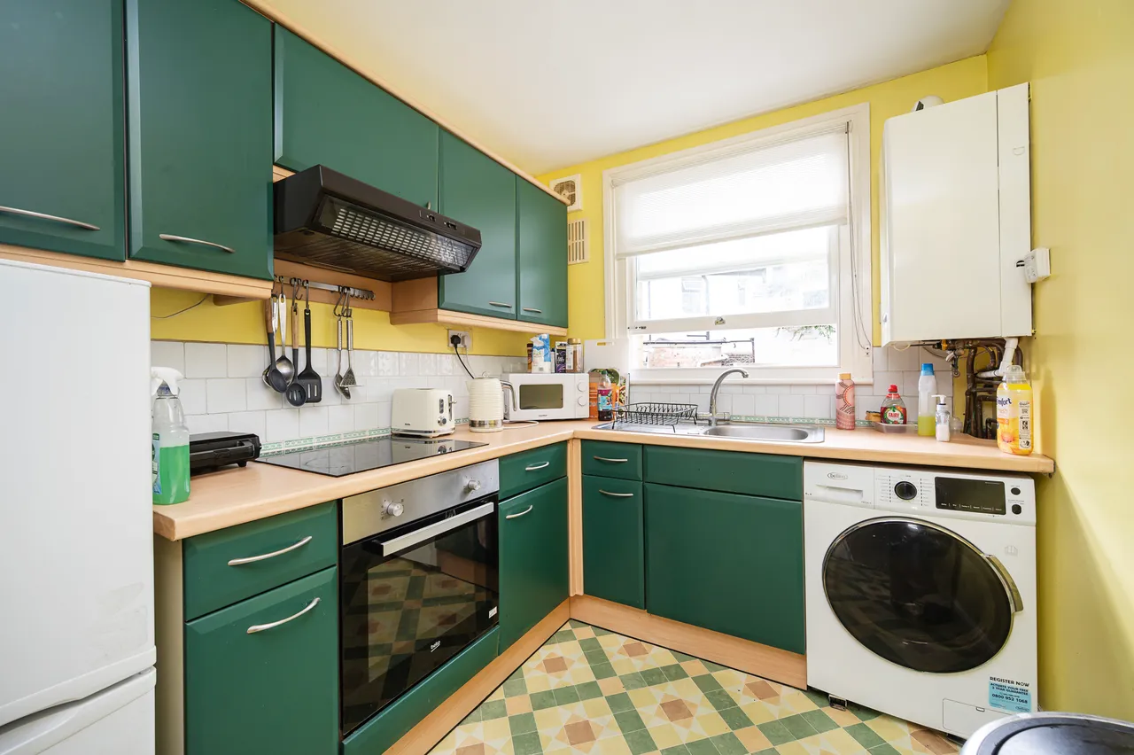 Flat 2, 239 Bow Common Lane, London, photo 2