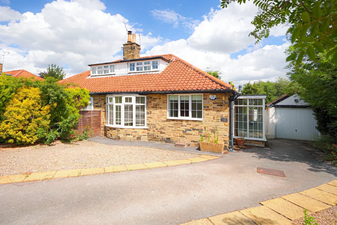 3 bed house for sale, Langwith Avenue, Collingham, LS22