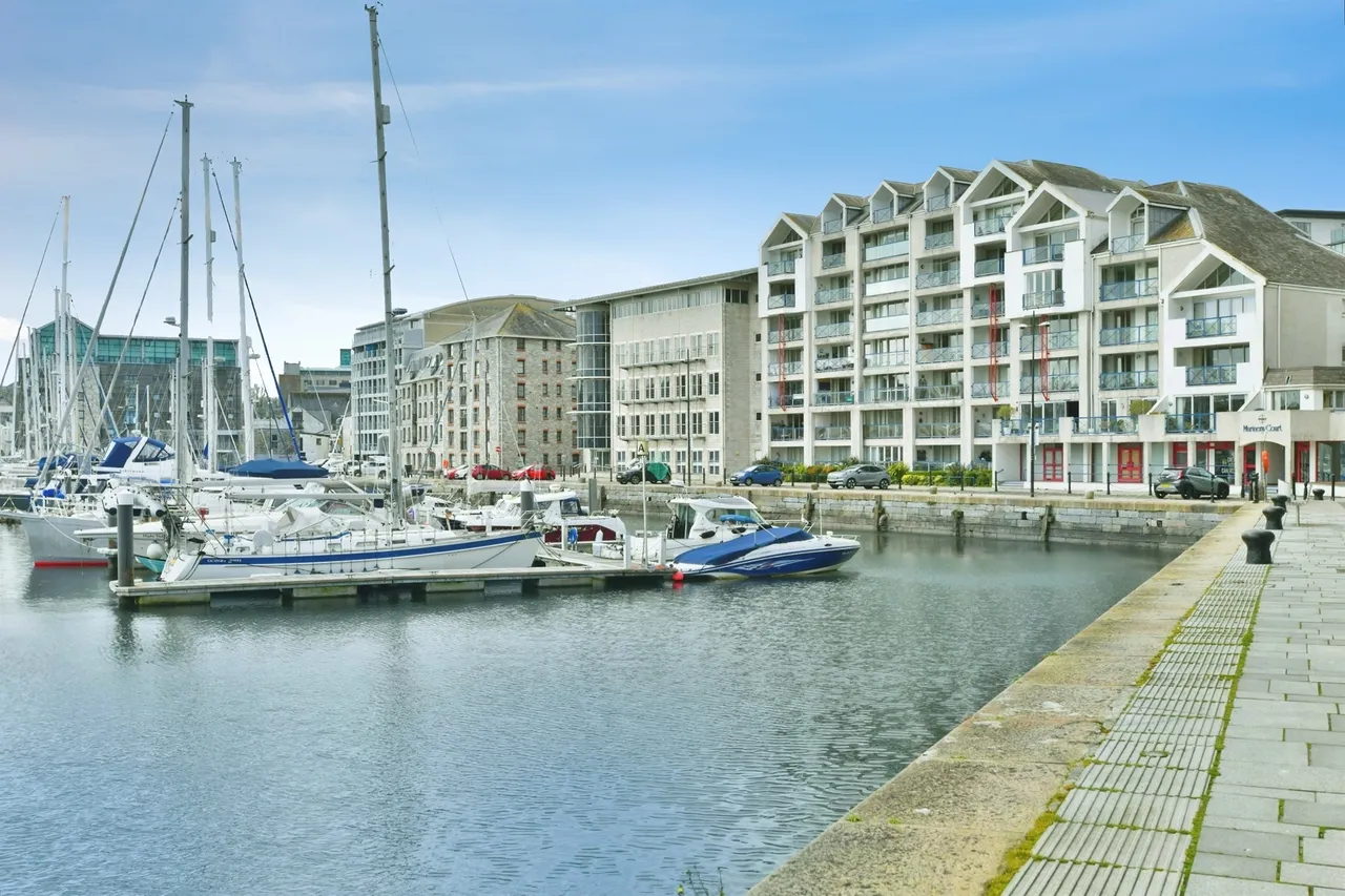 2 bed flat for sale — Mariners Court, PLYMOUTH