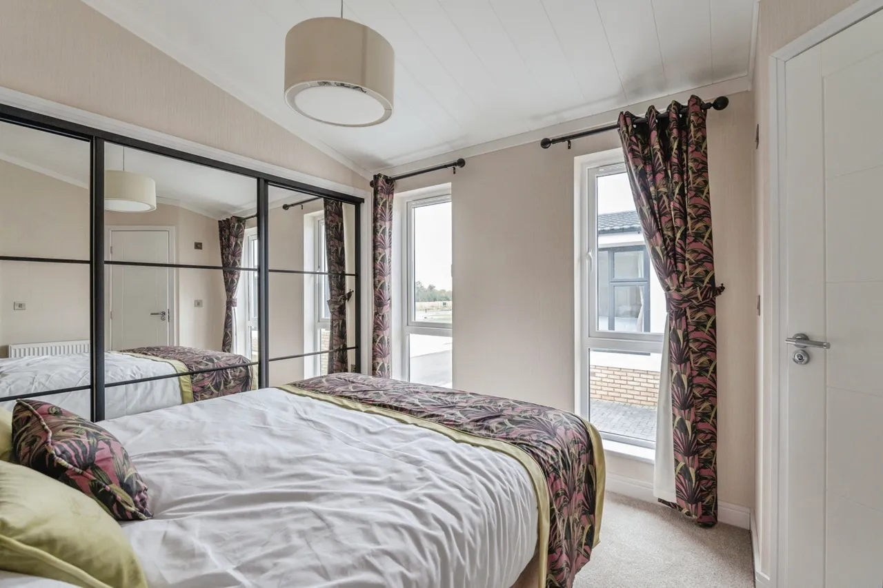Waltons Hall Road, Stanford-le-Hope, Essex, SS17, photo 13