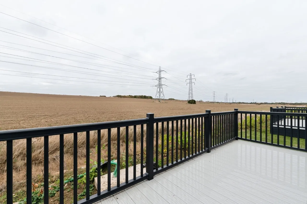 Waltons Hall Road, Stanford-le-Hope, Essex, SS17, photo 4
