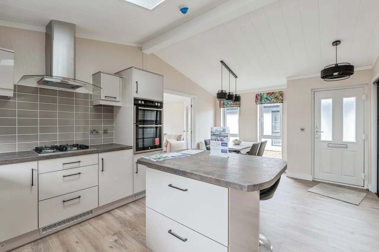 Waltons Hall Road, Stanford-le-Hope, Essex, SS17, photo 9
