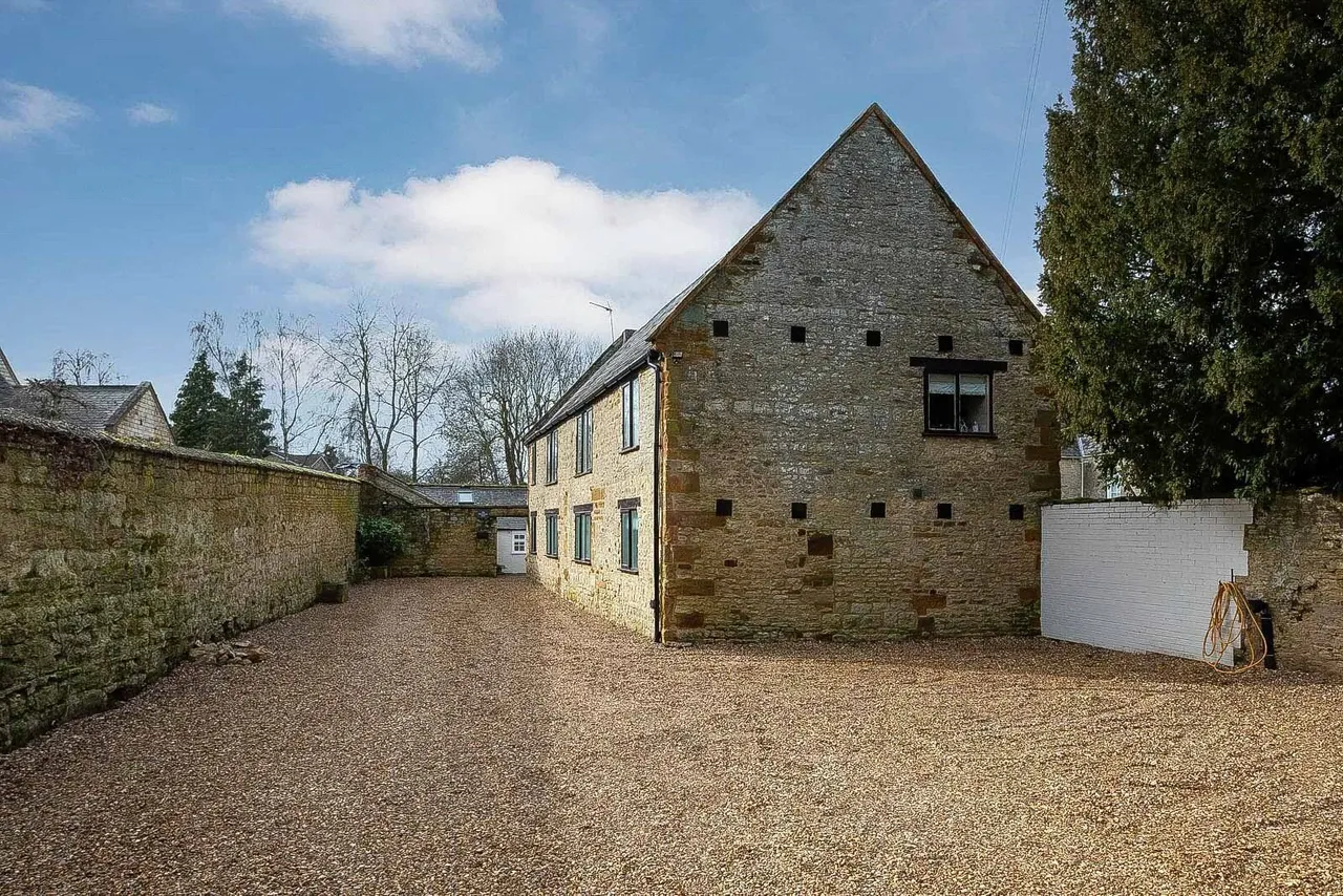 High St, Great Houghton, NN4, photo 6
