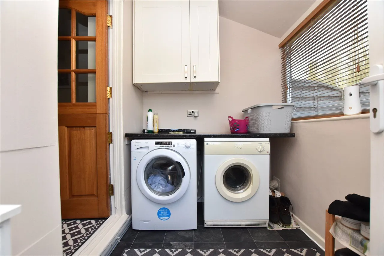 Clough Drive, Birstall, WF17, photo 18