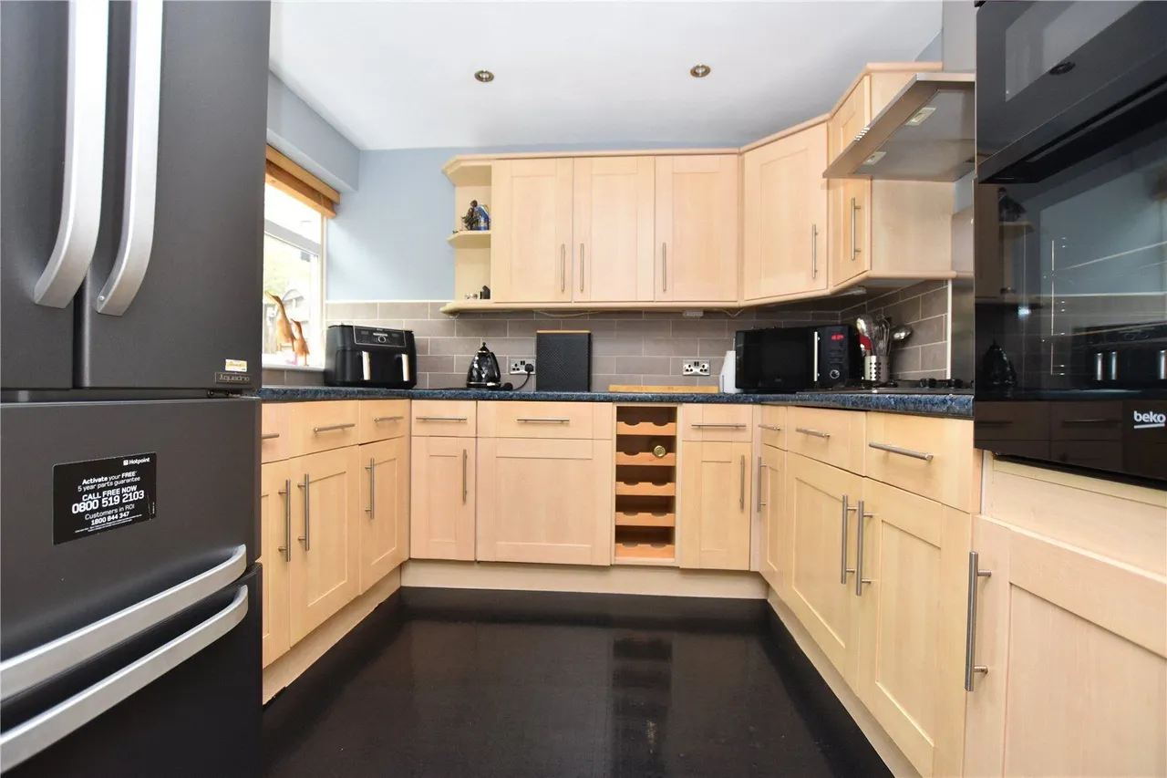 Clough Drive, Birstall, WF17, photo 12