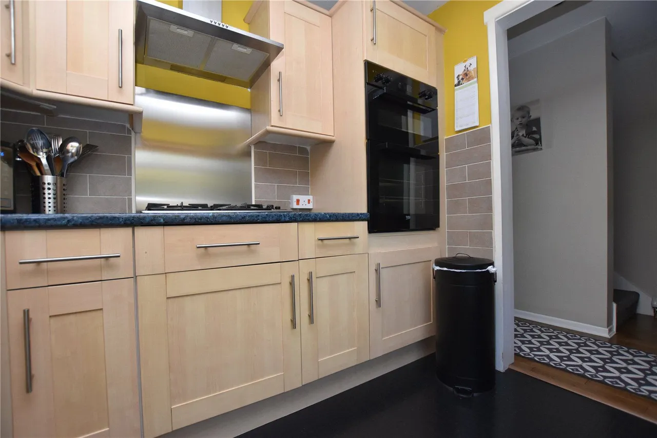 Clough Drive, Birstall, WF17, photo 13