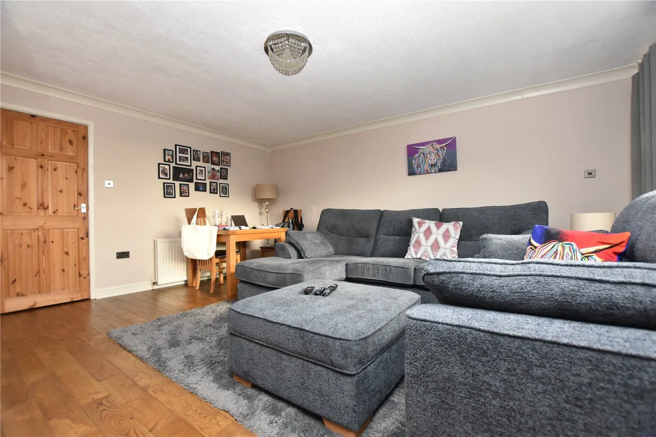Clough Drive, Birstall, WF17, photo 4