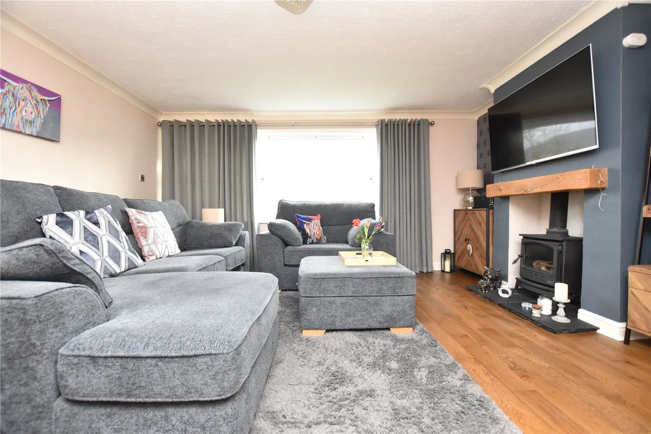 Clough Drive, Birstall, WF17, photo 11