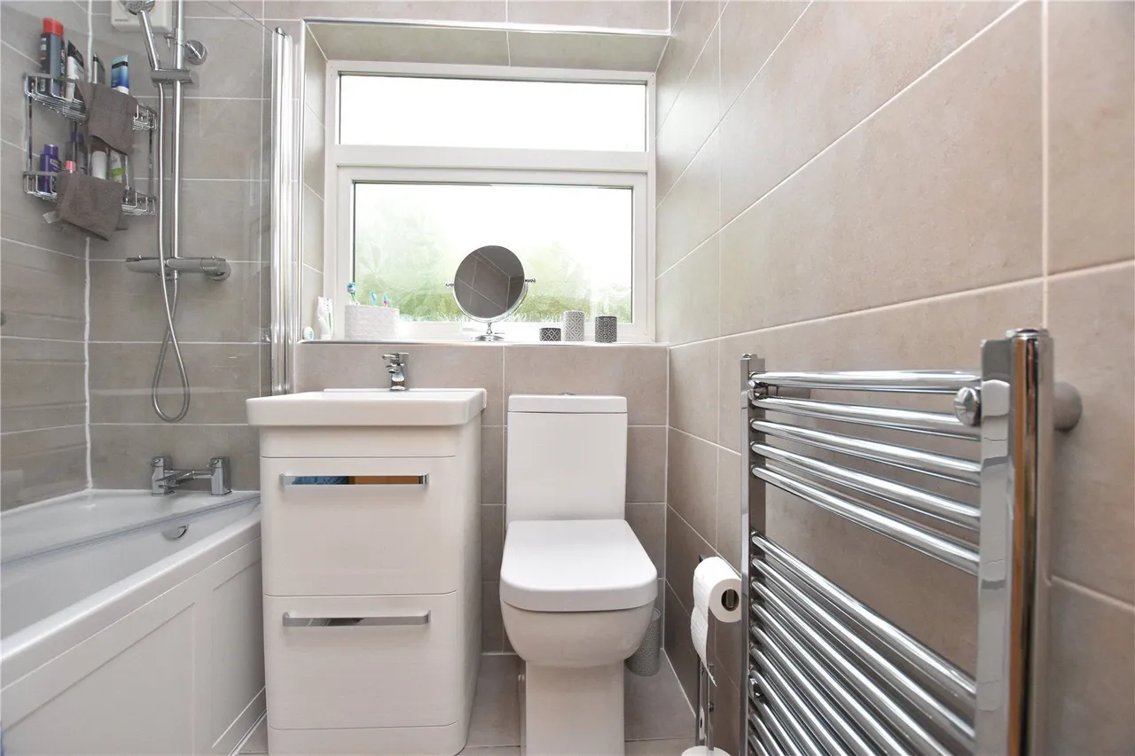 Clough Drive, Birstall, WF17, photo 7