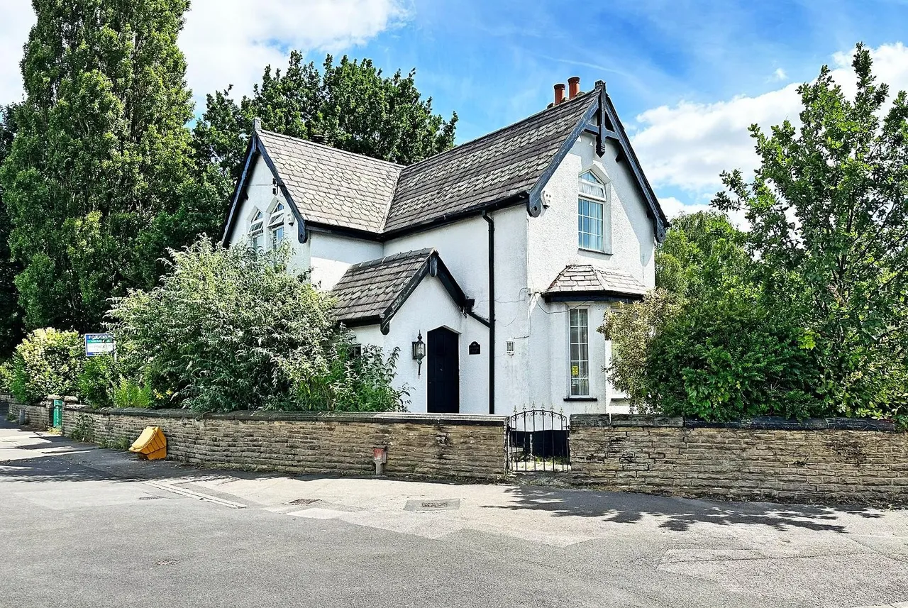4 bed property for sale, Moss Lane, Timperley, WA15
