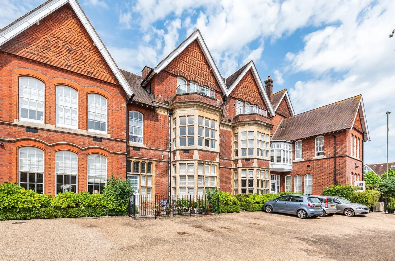 2 bed flat to rent, North Walls, Winchester, SO23