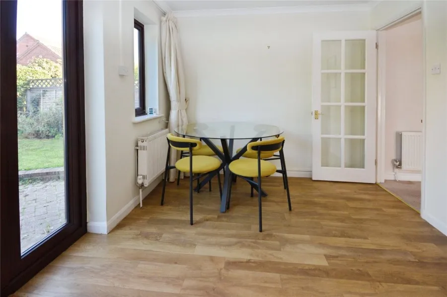 with 3 bedrooms in Bishop's Stortford, CM23, photo 3