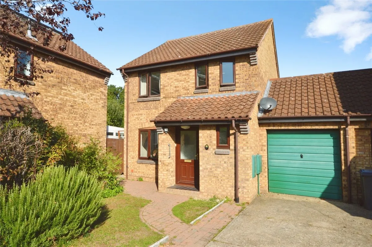 3 bed house for sale, with 3 bedrooms in Bishop's Stortford, CM23