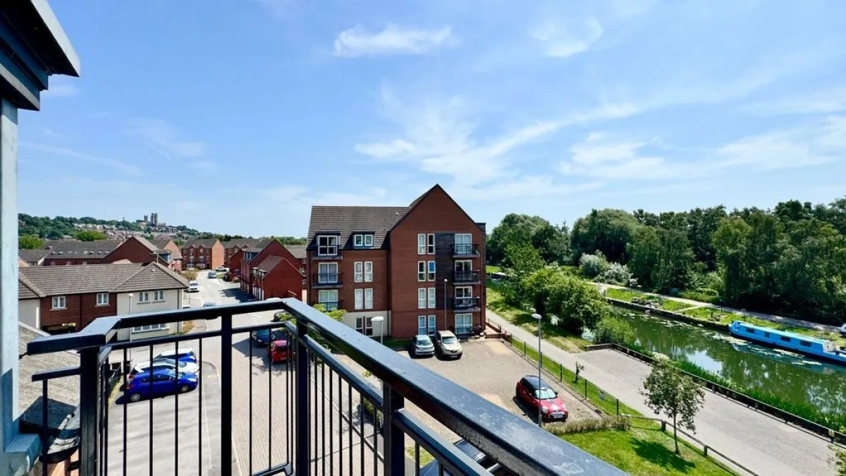 2 bed top floor for sale, Angelica Road, Lincoln