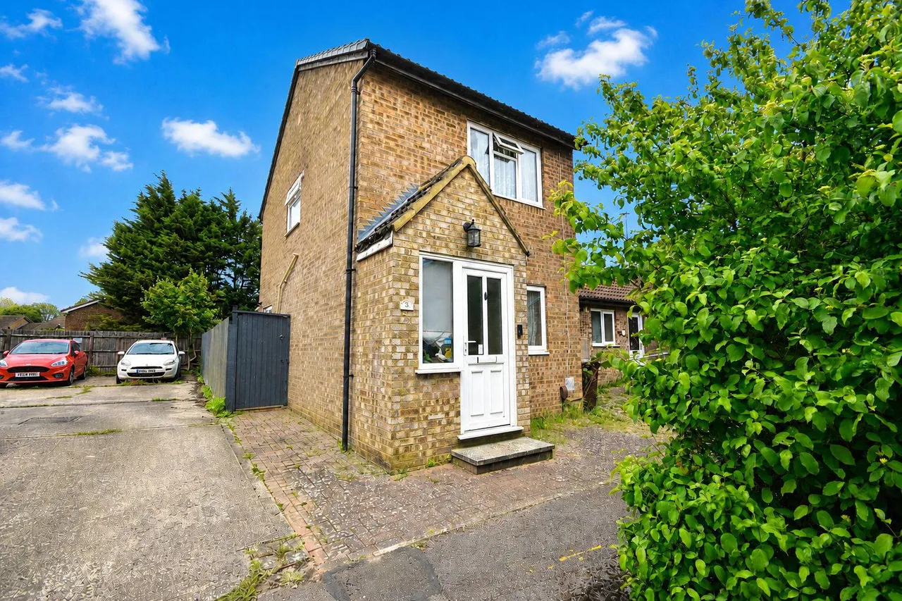 2 bed house for sale — Chedworth Close, Northampton, NN3 5HW
