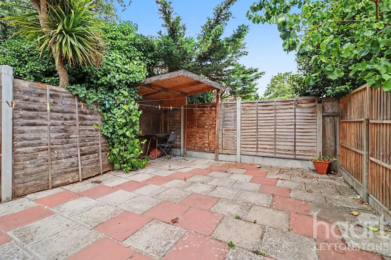 Selby Road, London, E11, photo 8