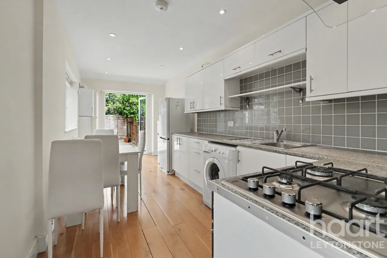 Selby Road, London, E11, photo 4