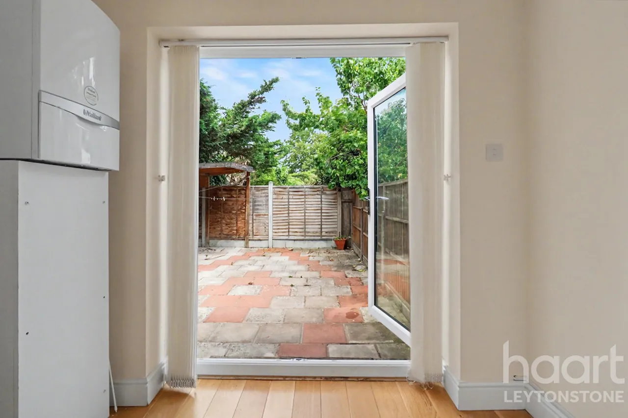 Selby Road, London, E11, photo 12