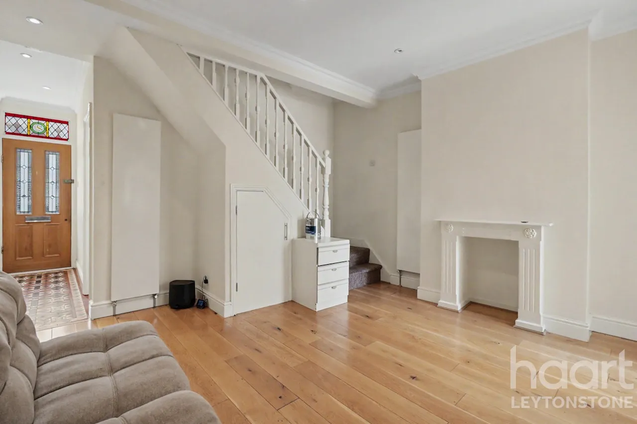 Selby Road, London, E11, photo 11