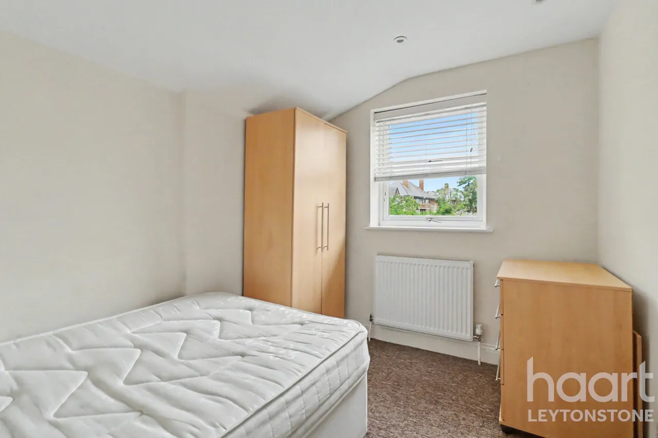 Selby Road, London, E11, photo 26