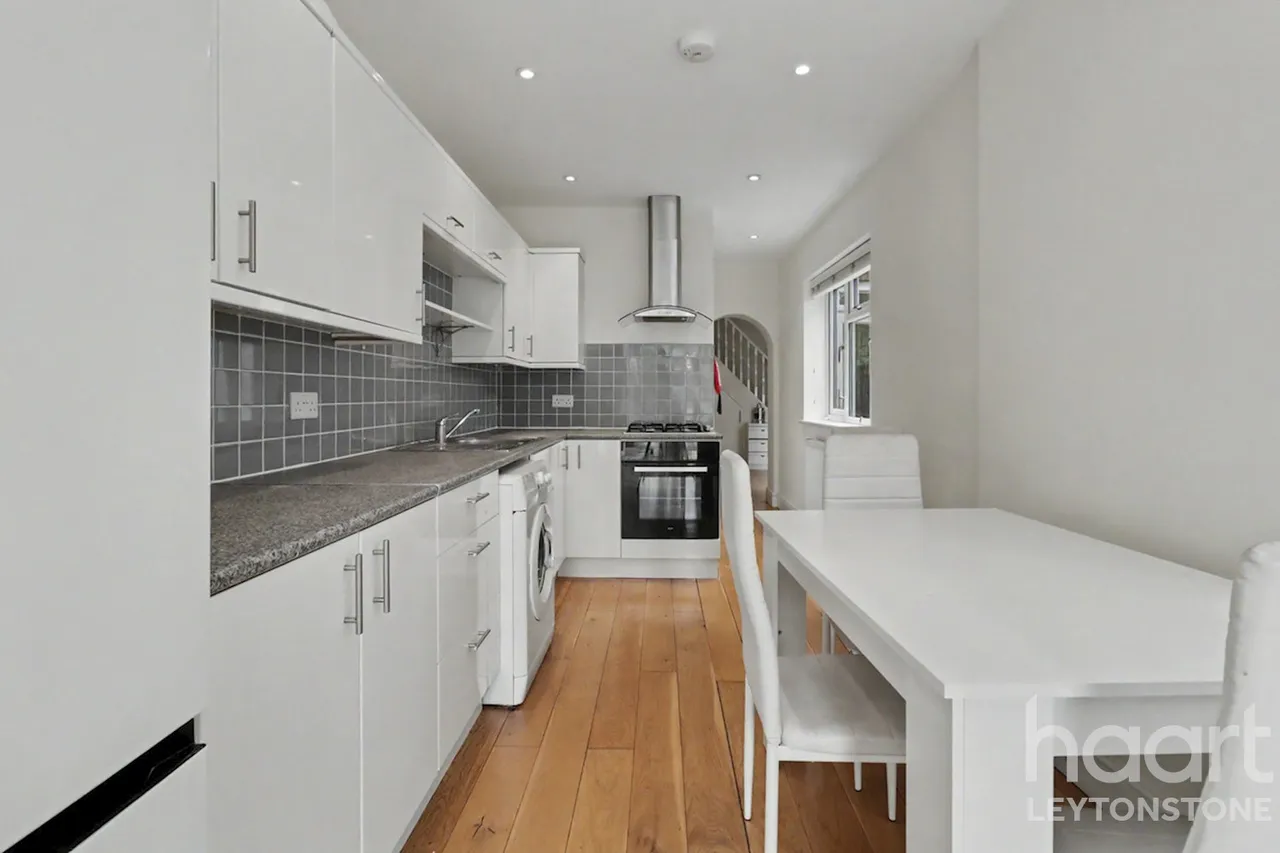Selby Road, London, E11, photo 13