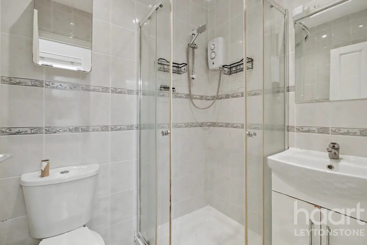 Selby Road, London, E11, photo 15