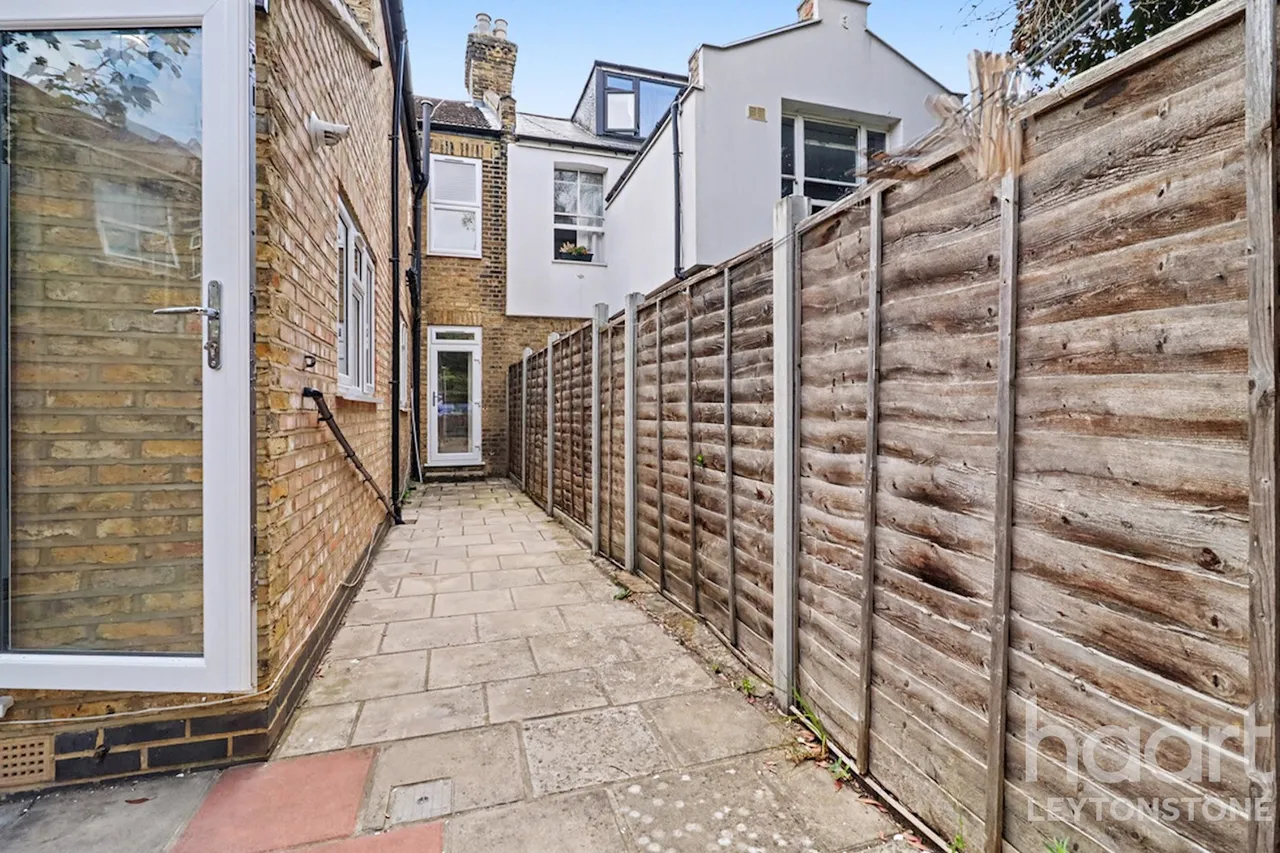 Selby Road, London, E11, photo 18