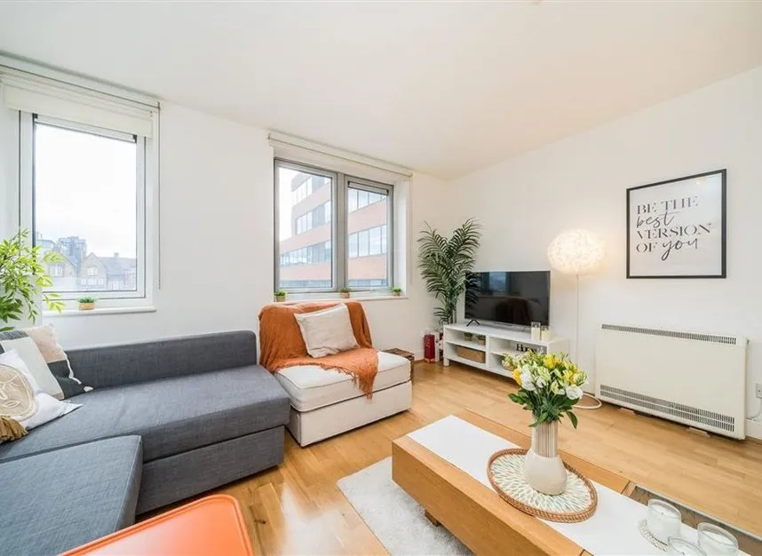Commercial Road, Aldgate East, E1, photo 2
