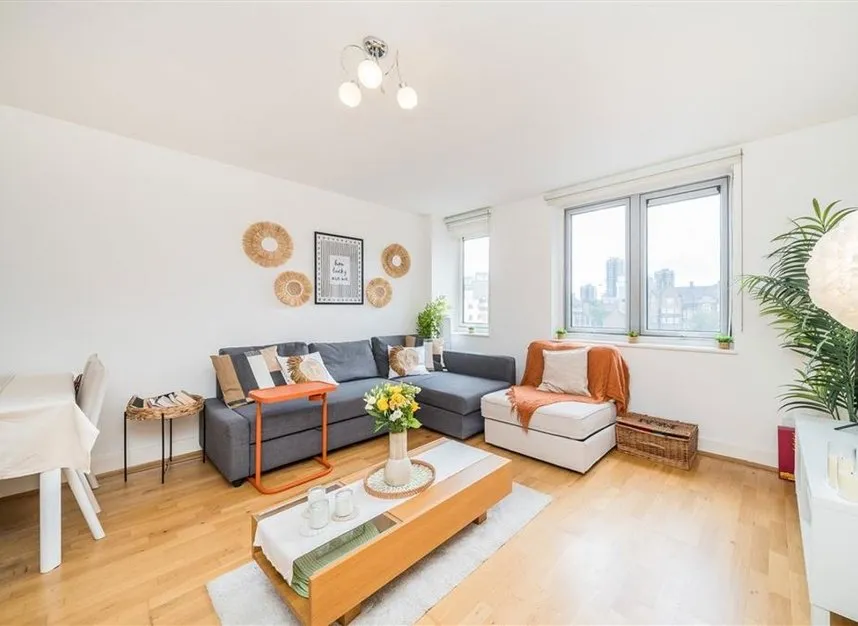 Commercial Road, Aldgate East, E1, photo 3