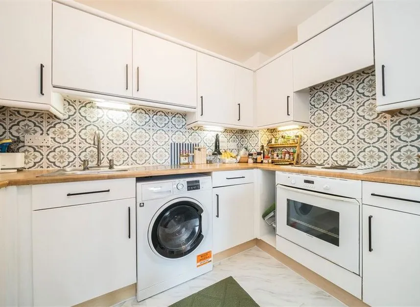 Commercial Road, Aldgate East, E1, photo 5