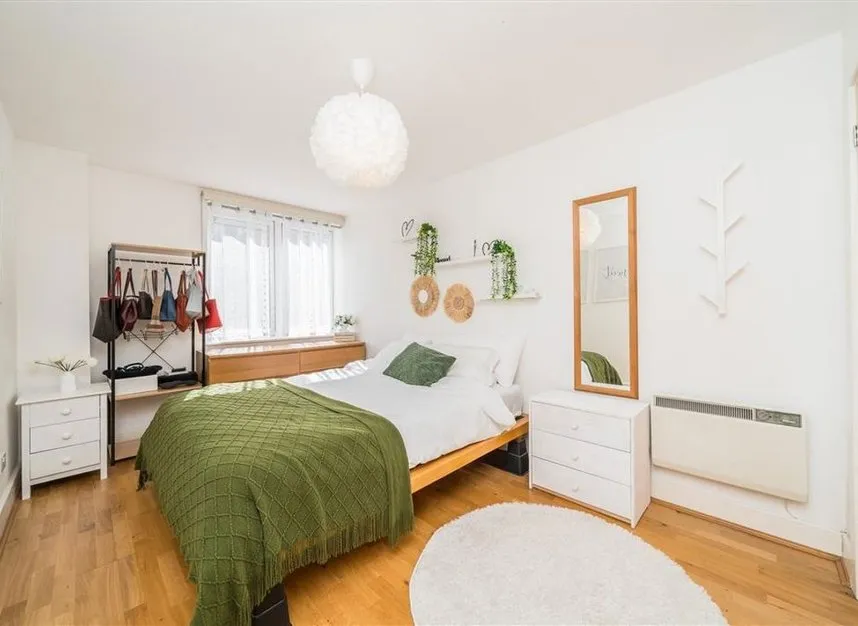 Commercial Road, Aldgate East, E1, photo 4
