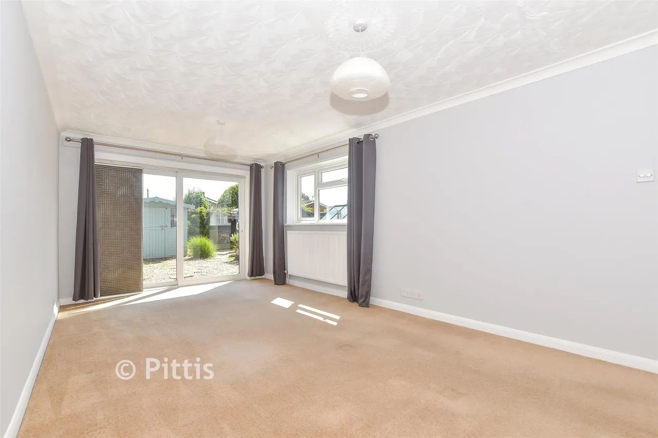Redlake Road, Freshwater, PO40, photo 4