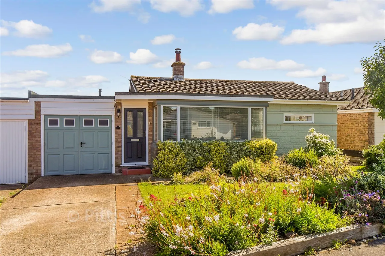 2 bed house for sale, Redlake Road, Freshwater, PO40