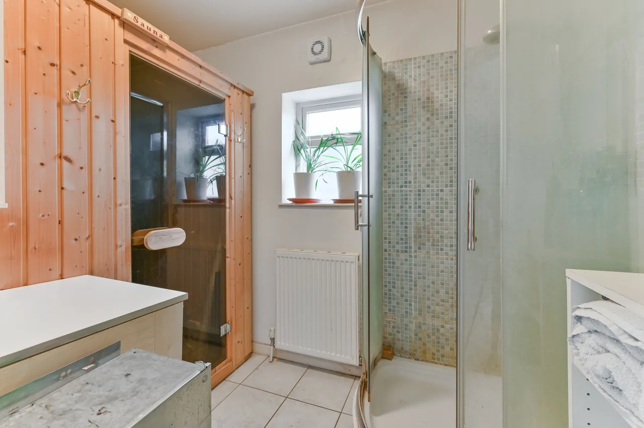 24 Pollards Hill South, London, photo 9